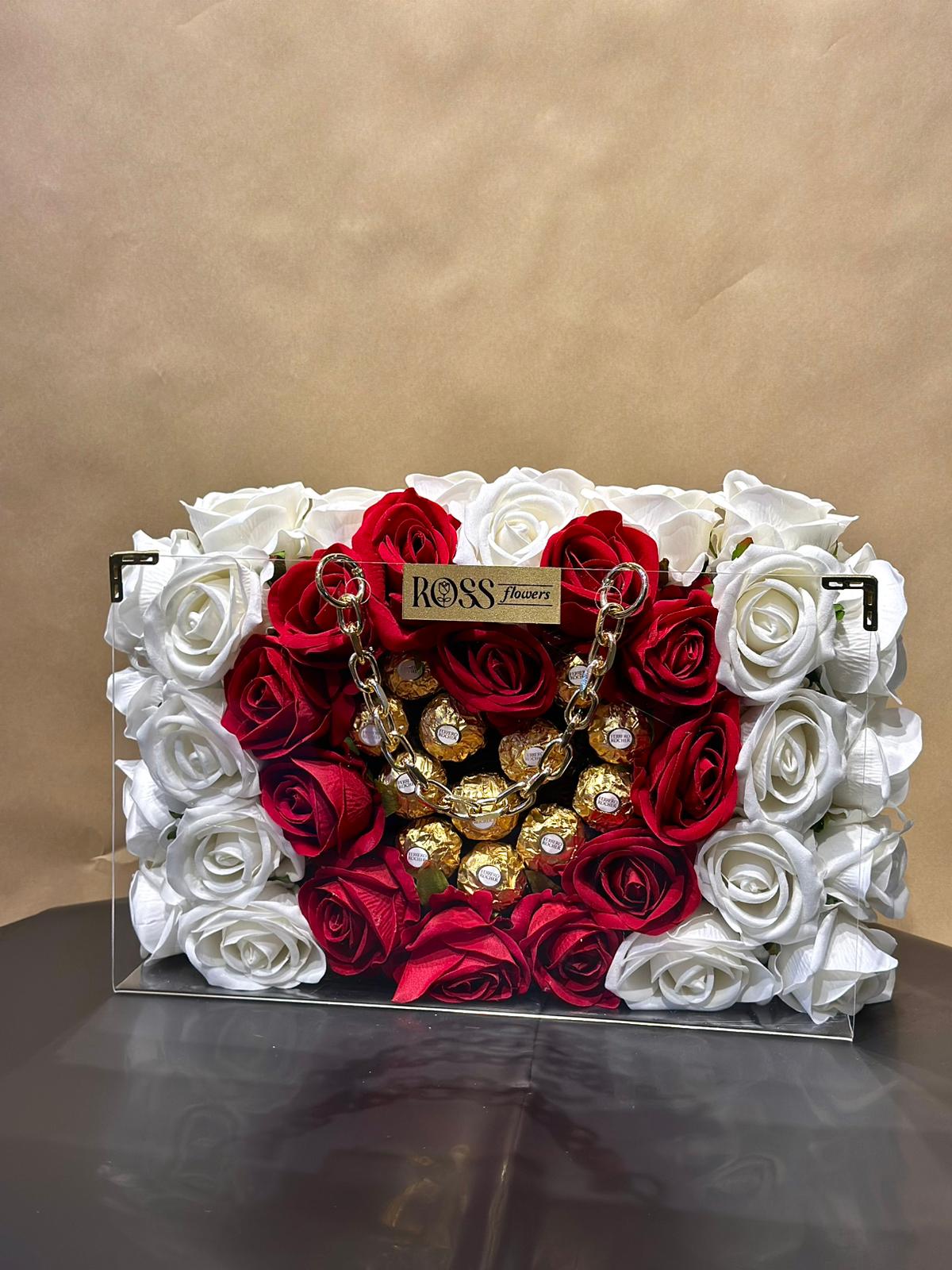 Kişiye özel isimli çanta beyaz gül çikolatalı