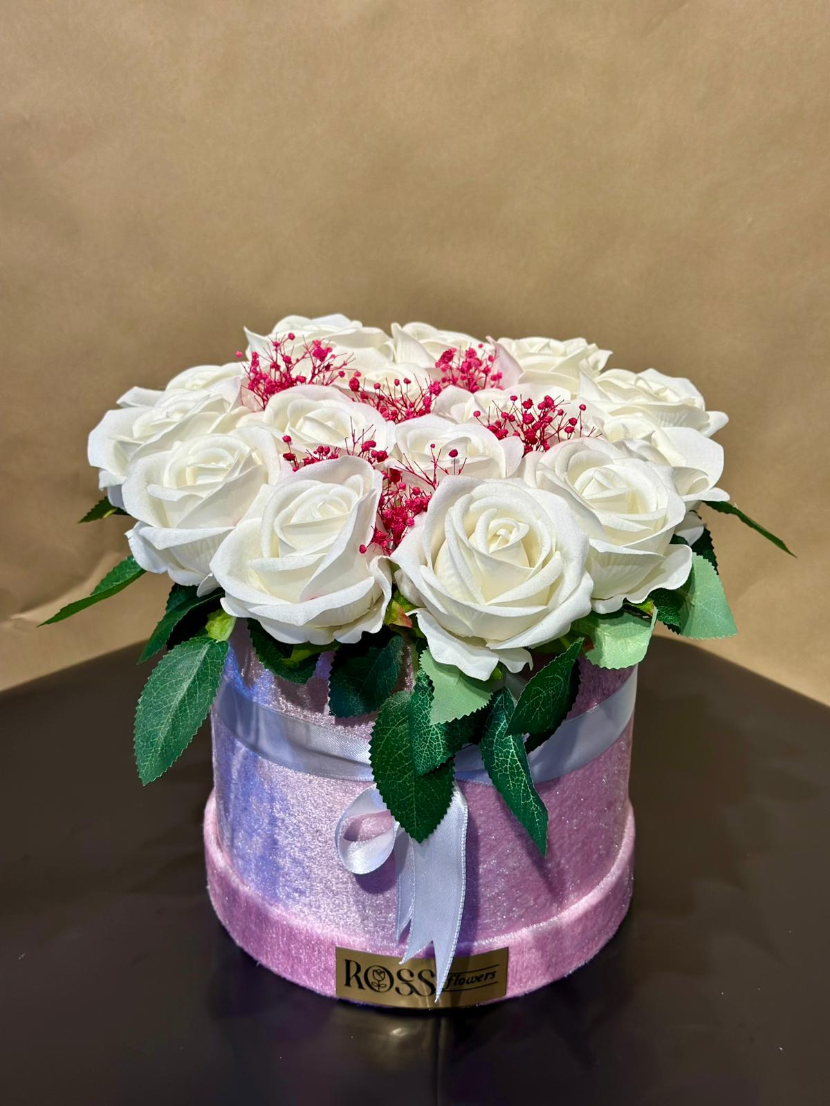 Kadife Kutu Beyaz Gül Çiçekler