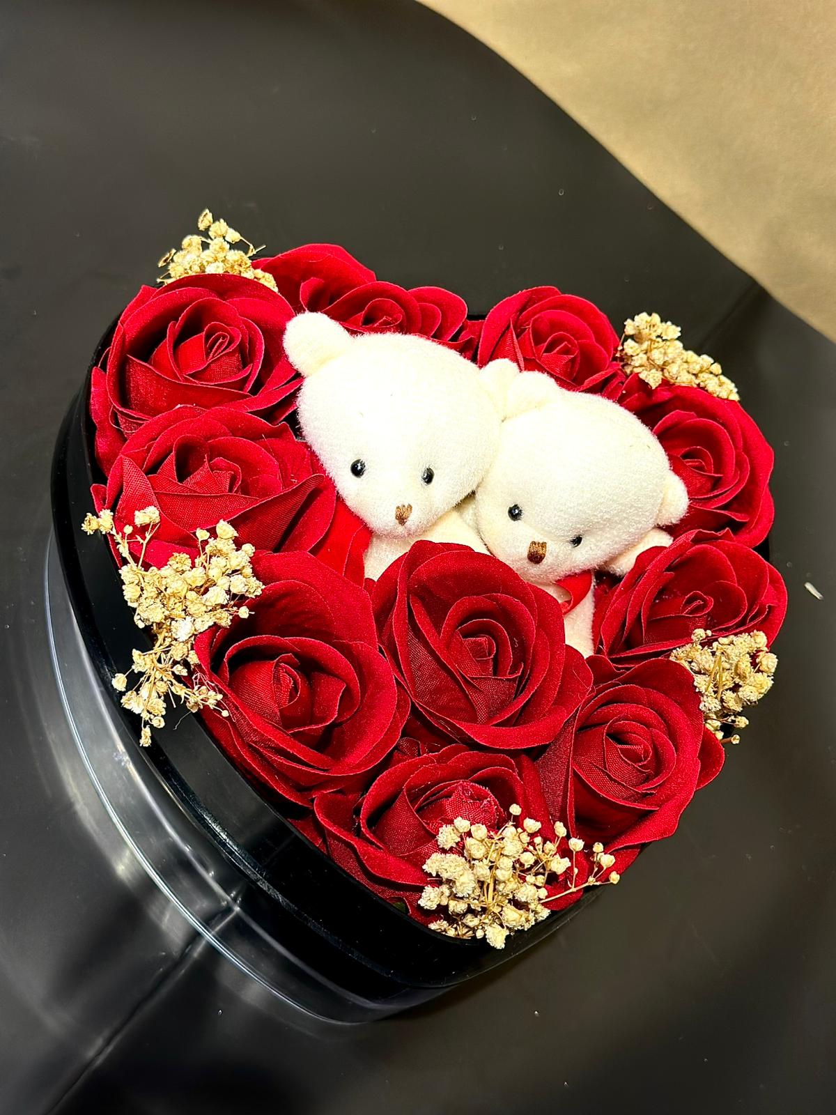 Kırmızı Gül ve Beyaz Ayıcık